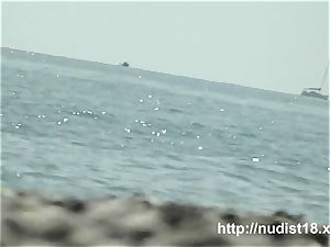 super-hot bare girl spied beach spycam