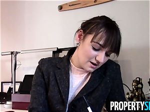 Property bang-out Agent Makes hookup video With fortunate client